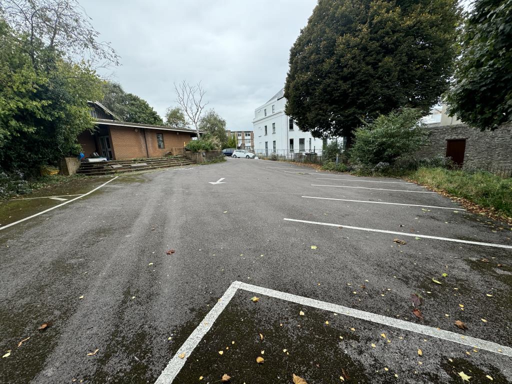 Lot: 103 - FORMER REGISTER OFFICE ON A PROMINENT PLOT WITH REDEVELOPMENT POTENTIAL - Other side of the car park